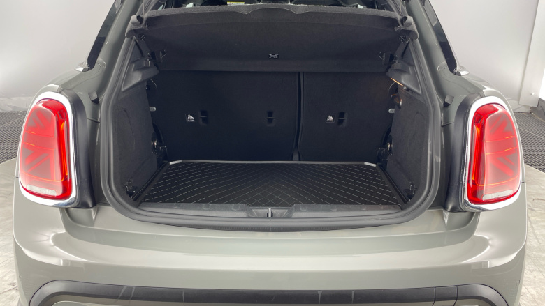 MINI Hatchback 1.5 Cooper Exclusive 5dr Auto [Comfort/Nav Pack] Petrol Hatchback